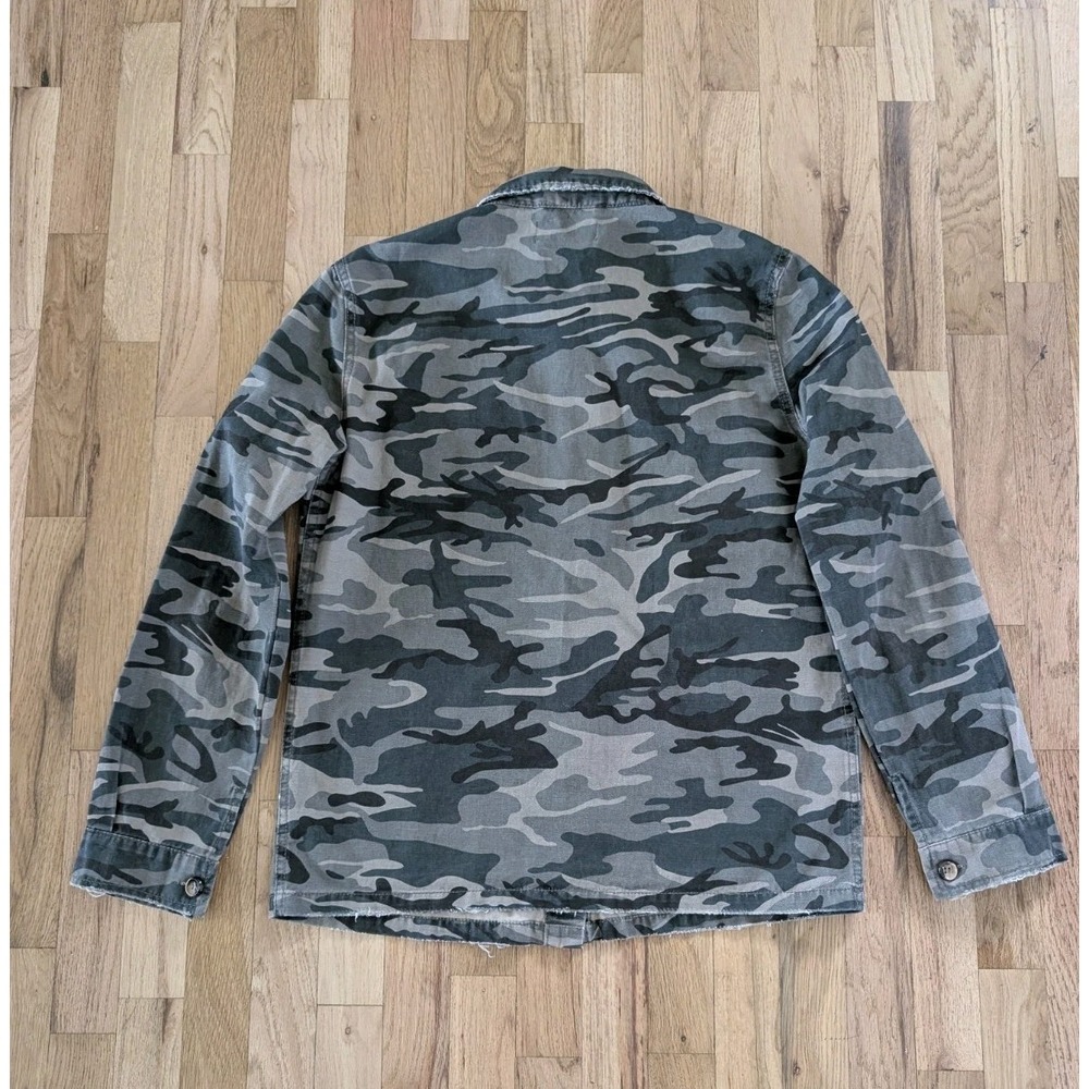 Lulus Camo Chore Jacket Shacket Lightweight Distressed Long Sleeve Womens Medium - Picture 2 of 16